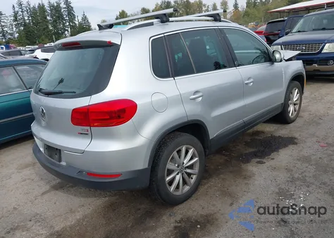 2017 Volkswagen Tiguan 2.0T Wolfsburg Edition z USA, uszkodzony, nr VIN WVGSV7AX7HW512082